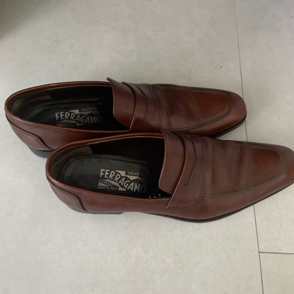 Ferragamo shoes 9.5D in  MINT condition - Picture 2 of 3